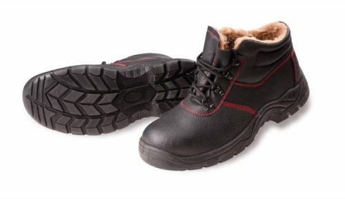 A Mainz Winter munkavédelmi bokacipő csúszásmentes, olajálló talppal, acél orrmerevítővel is támogatja viselője egészségét a mechanikai kockázatok ellen, a balesetmentes munkavégzés érdekében.