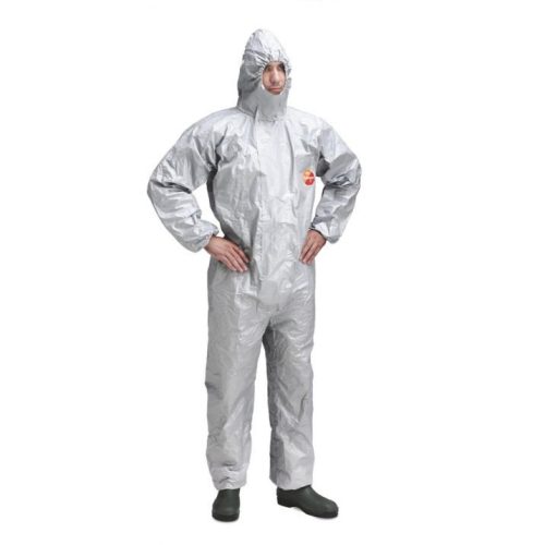 A DuPont Tychem F munkavédelmi overál szürke színben, M-től XXL méretig rendelhető, vegyszerálló modell a kiemelt kockázattal járó munkakörkben dolgozók védelmére.