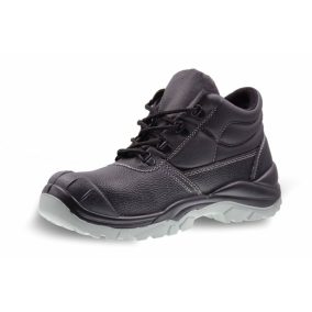 A Drago Worx-365 munkavédelmi bakancs kényelmi funkciói az egész napos munkavégzés során a lábhigiéniát, beépített kompozit és kevlár szerkezeti egységei a biztonságot hivatottak védelmezni.