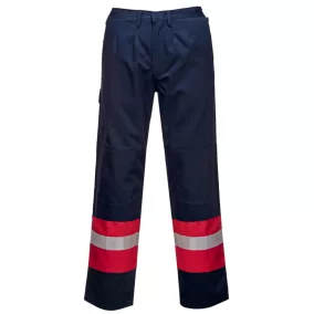 A Portwest lángálló, antisztatikus kéttónusú munkavédlemi nadrág kék színben, S-től 4XL méretig rendelhető modell, az FR55-ös kéttónusú kabáttal szettben hordható.