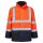 A Portwest Hi-Vis Multi Protection antisztatikus, lángálló munkavédelmi kabát kivehető bélésének köszönhetően mind beltéri, mind kültéri környezetben kiválóan alkalmazható a munkavégzés támogatására.