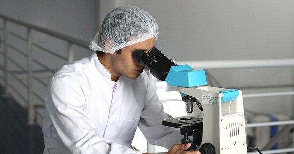 Az eldobható munkaruhák, laborköpenyek főként az olyan területeken használatosak, ahol a fokozott bioveszély miatt a fertőtlenítés, sterilizálás kötelező, sőt, még a teljes megsemmisítés is szóba jöhet.