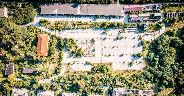 A barnamezős területek újrahasznosításának első lépése a felmérés, a jogi felelősség megállapítása, majd a kármentesítés és a remediáció lehetőségeinek vizsgálata.