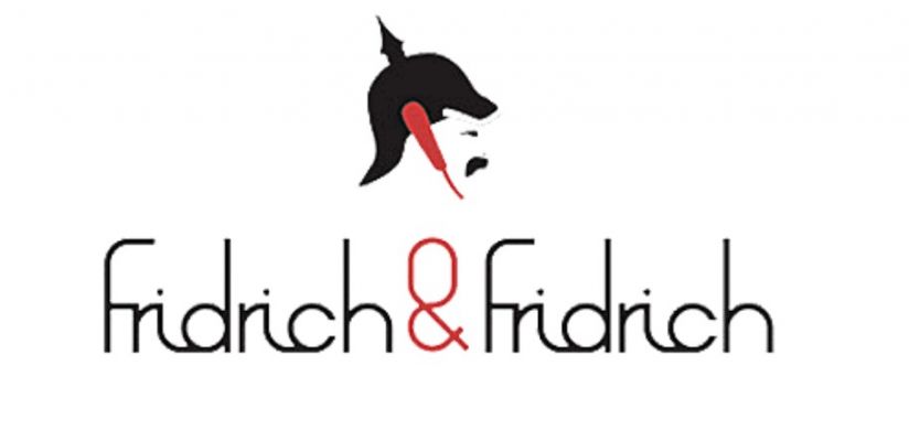 A Fridrich&Fridrich elegáns és stílusos munkaruházatot gyárt, melyek kiválóan alkalmasak arra, hogy a dolgozók a  munkáltatói brandet is képviseljék a megrendelők, megbízók felé.