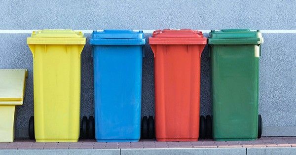 Az újrahasznosítás a szelektív hulladékgyűjtéssel kezdődik, mely a háztartásokban és országos szinten is kezelhető, érdemi megoldásokra vár.